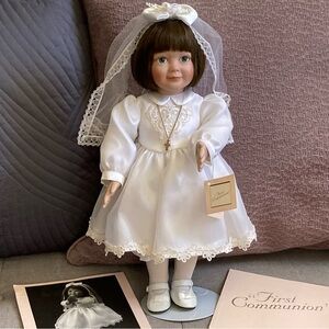 NRFB Vintage The Ashton-Drake Galleries
"First Communion" Porcelain Doll #94513